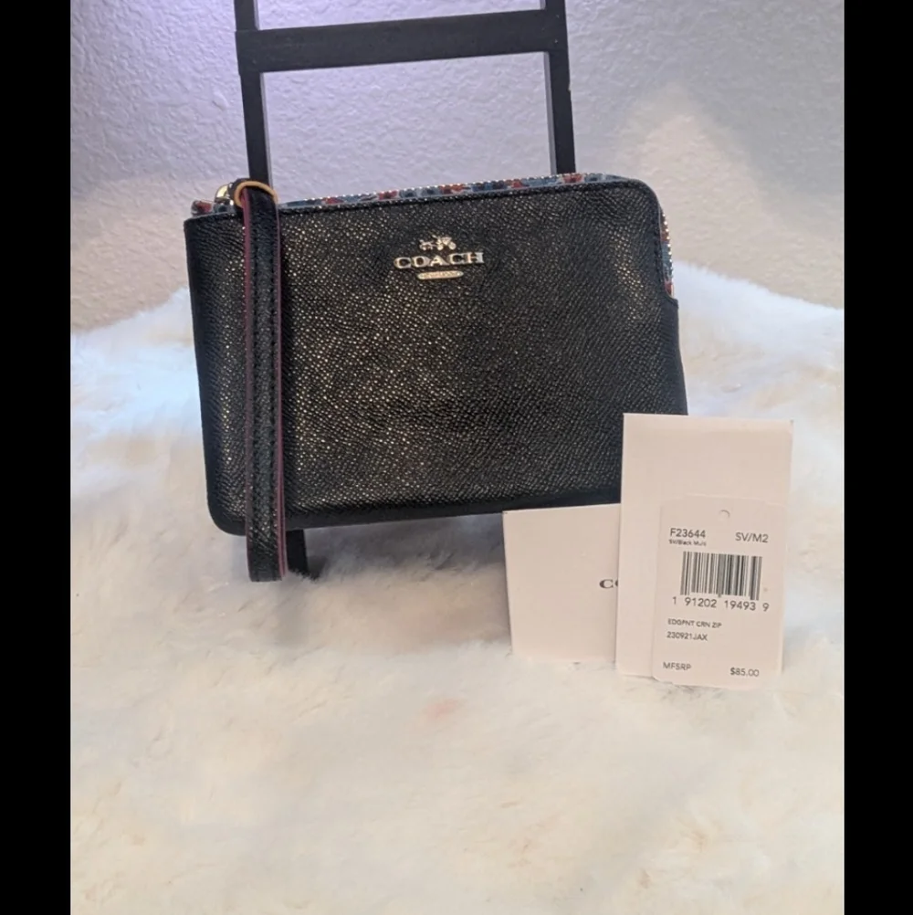 Coach Corner Zip Wristlet Black Crossgrain Leather Floral Trim Strap